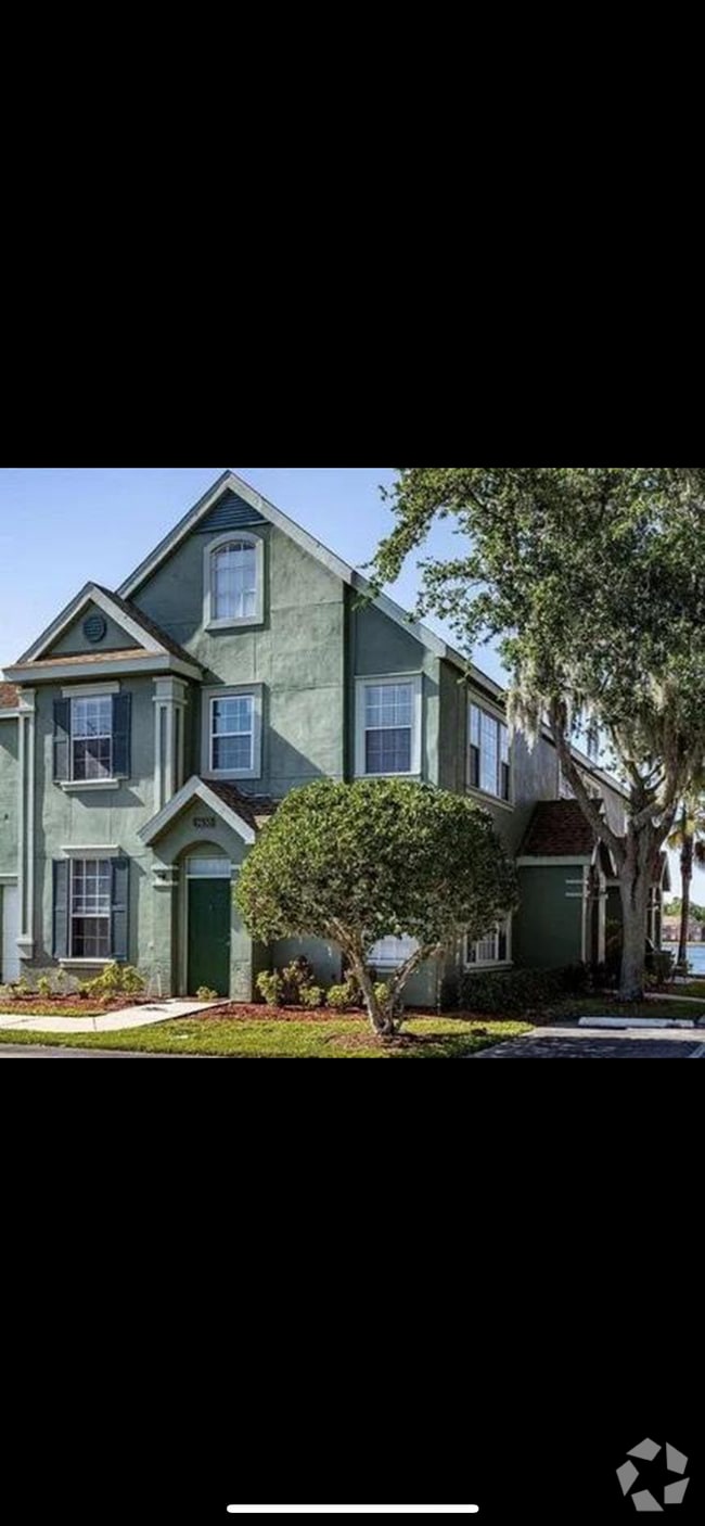West Lake Townhomes Apartments for Rent with a Swimming Pool Tampa
