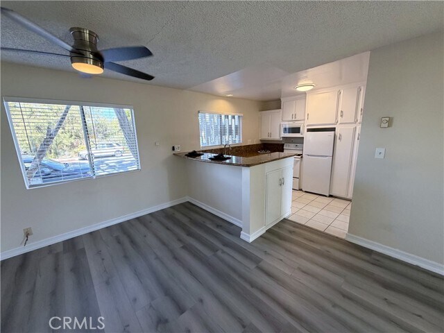 Building Photo - 931 W 19th St