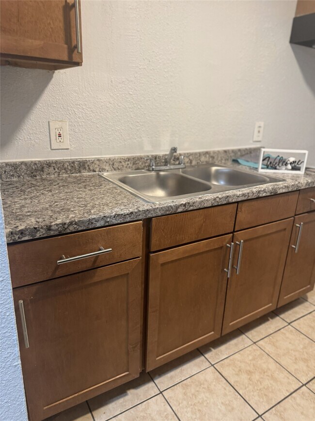 Building Photo - 9100 Dodson St