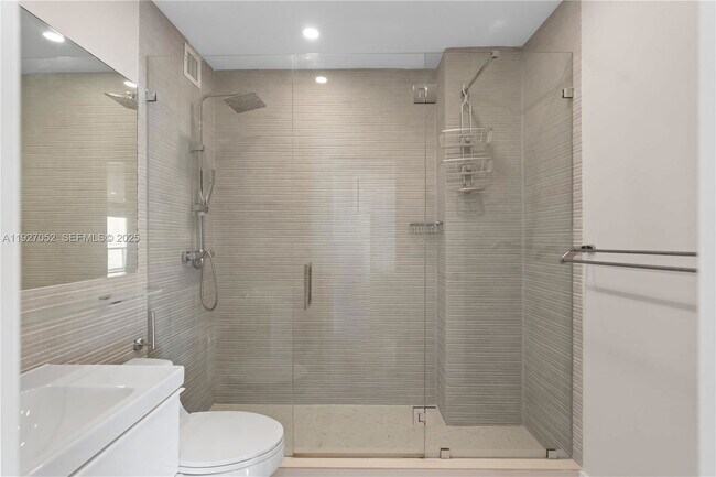 Foto del edificio - 2451 Brickell Ave