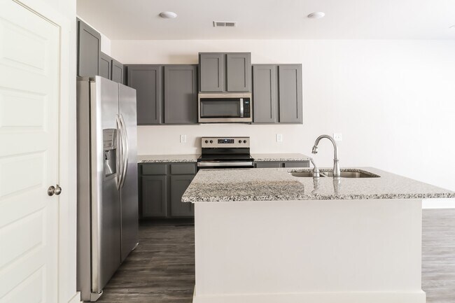 Foto del edificio - 608 The Heights Ln
