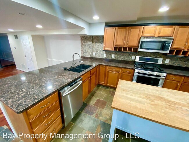 Foto del edificio - 3 br, 3.5 bath House - 44 N Patterson Park