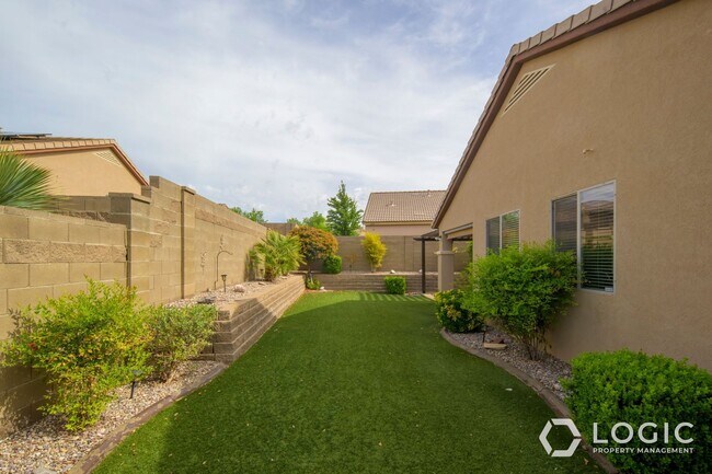 Foto del edificio - 2445 E White Horse Dr