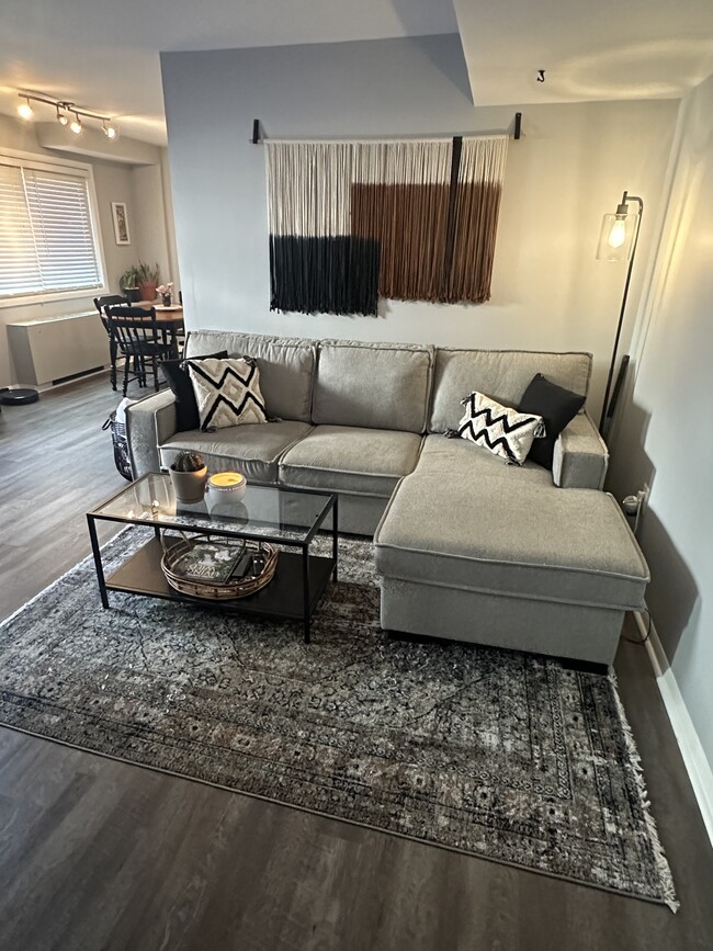 Living Room - 1500 S George Mason Dr