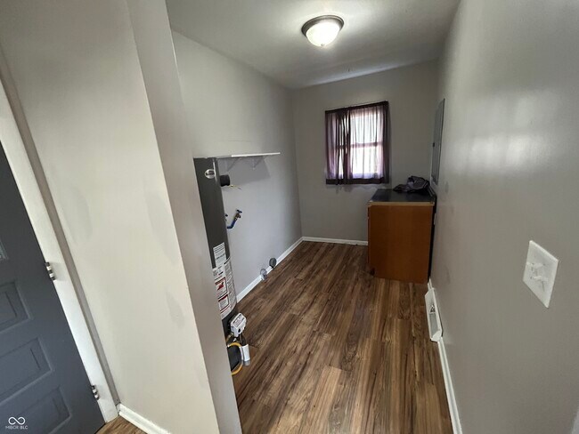Foto del edificio - 404 Minary Ln