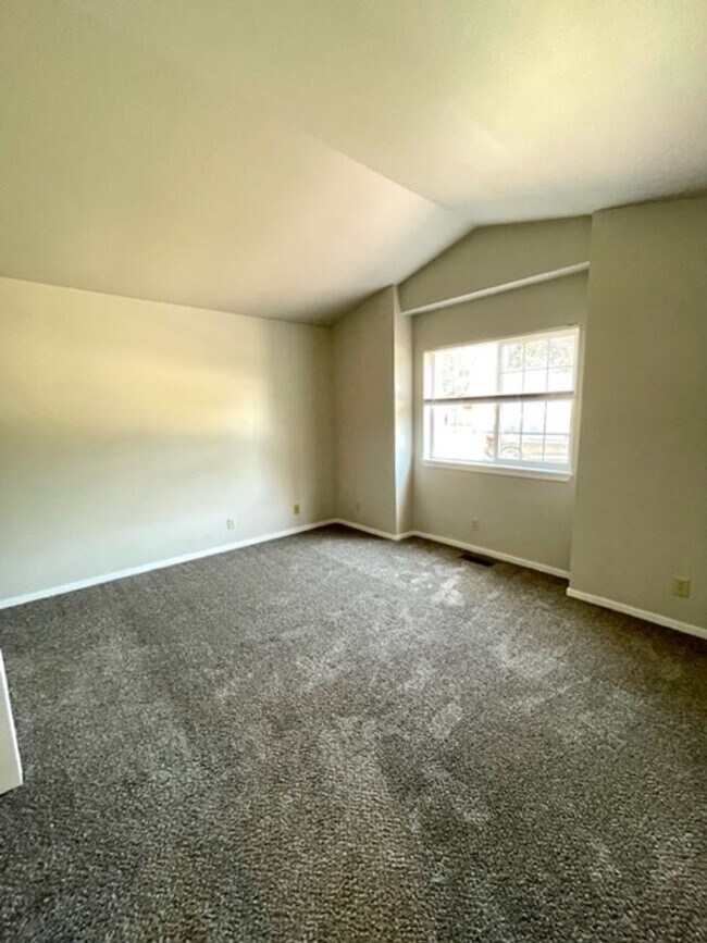 Building Photo - **Charming Midtown Single-Level Home on a ...