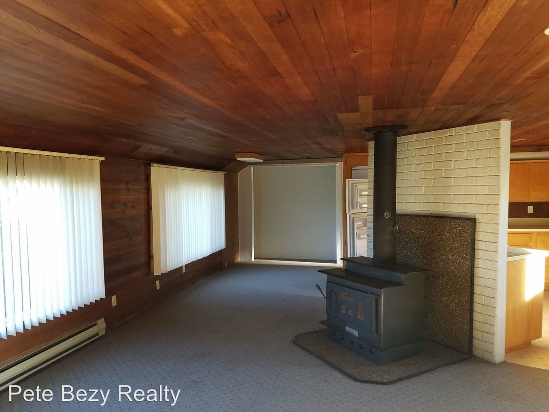 664 Rhoades Rd, Winlock, WA 98596 Room for Rent in Winlock, WA