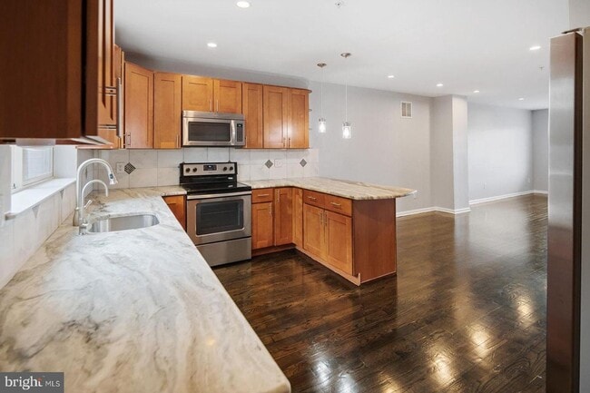 Building Photo - Spacious 4-Bedroom Home with Outdoor Space...