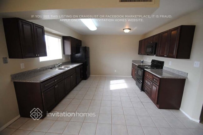 Foto del edificio - 3265 E Carmel Ave