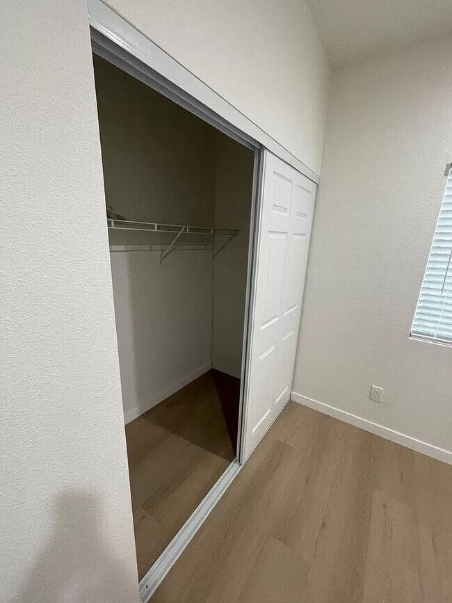 Foto del edificio - 8716 Hillery Dr