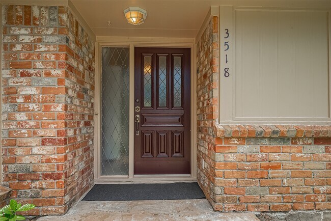 Foto del edificio - 3518 Rolling Green Ln
