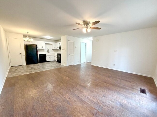 Foto del edificio - 402 Jack Miller Blvd