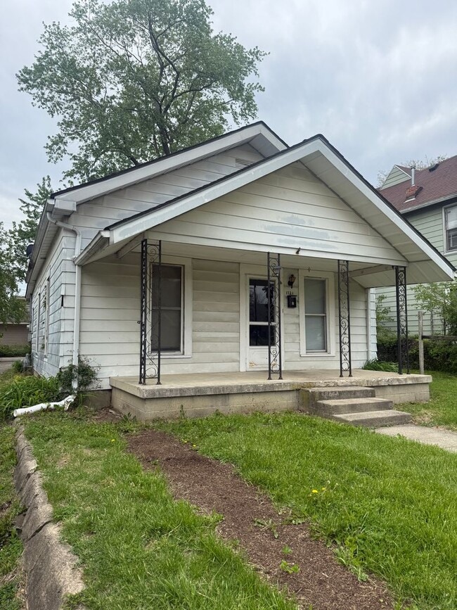 Building Photo - 1721 S Elm St