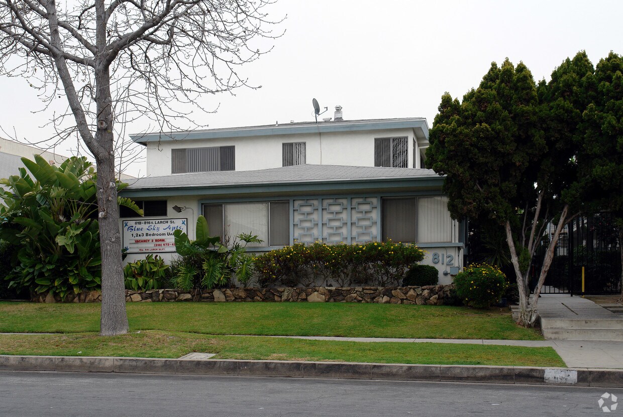 Primary Photo - 812 Larch St