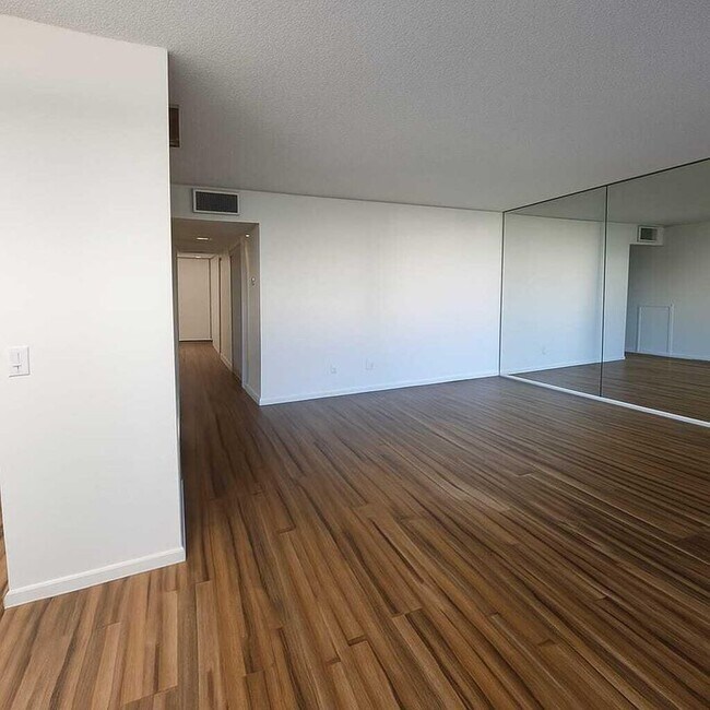 Foto del edificio - 227 Castlewood Dr