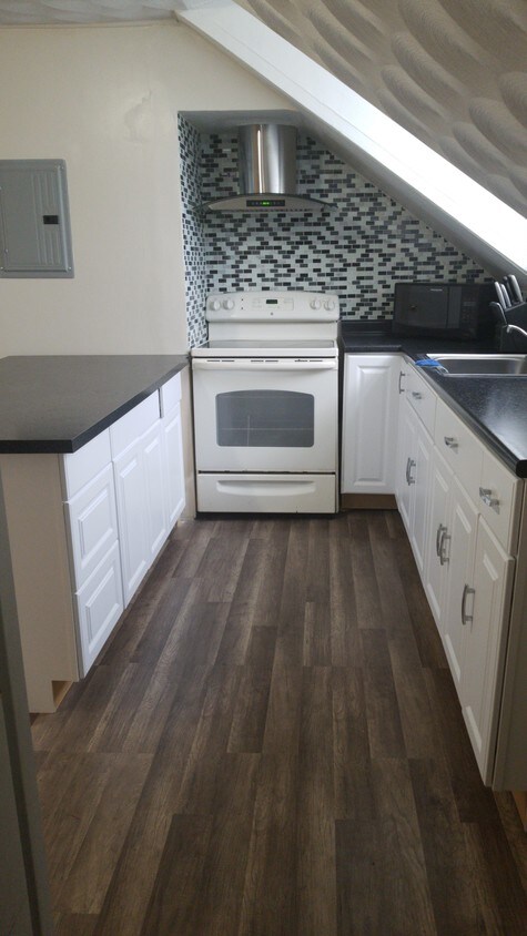 Kitchen - 8 Seymour Ave