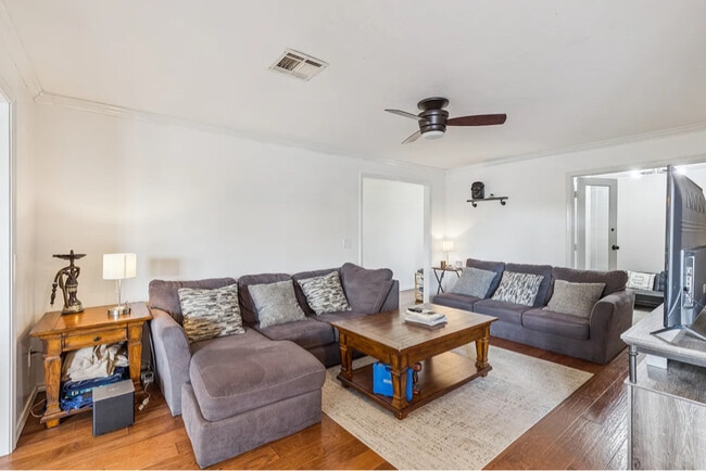 Building Photo - 1316 Sunrise Dr