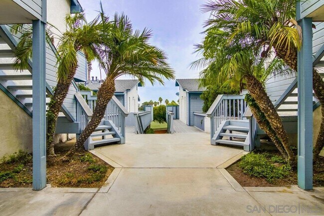 Foto del edificio - 4704 W Point Loma Blvd