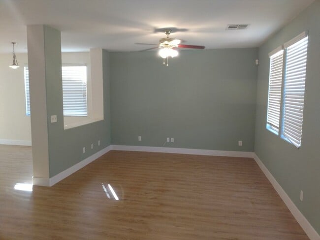 Building Photo - North Las Vegas 3 bedroom 2.5 bath with loft