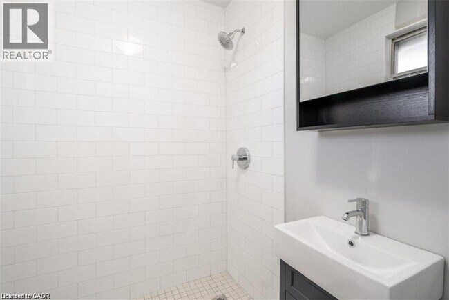 Photo du bâtiment - 81 Gibson Ave