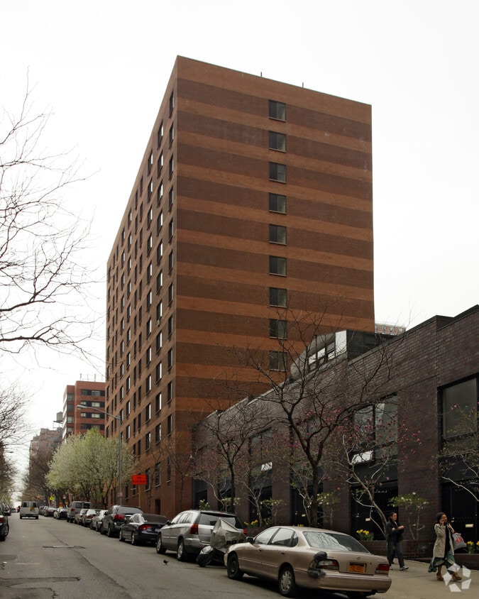 Building Photo - Yorkville Gardens