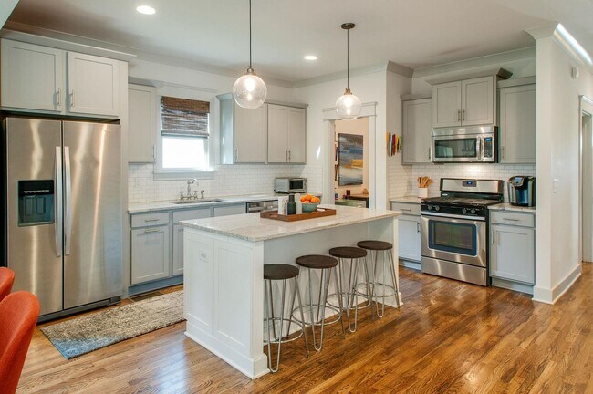 Building Photo - Craftsman Inspired 3 Bed/ 2.5 Bath Home in Cleveland Park, Fenced Yard, Pet Friendly