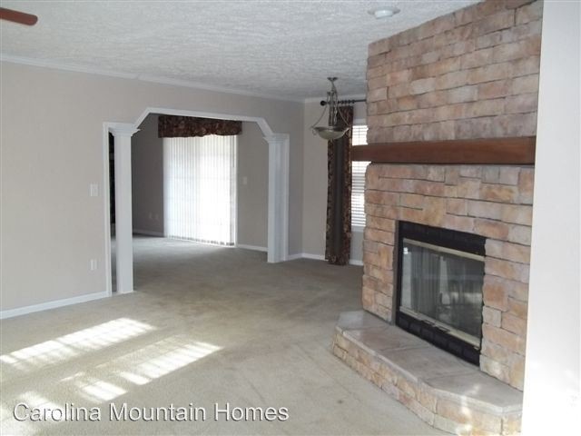 Building Photo - 900 Month Long Term Rental