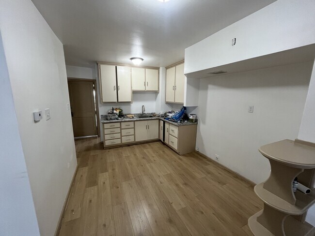 Foto del edificio - 412-412 N Lake St