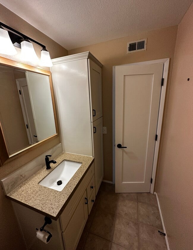 Building Photo - 9916 Scripps Westview Wy