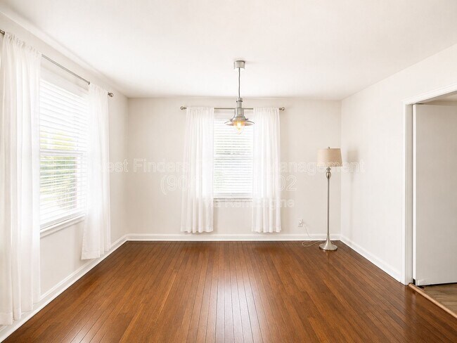 Building Photo - 1230 Lechlade St