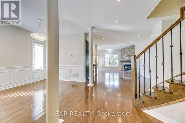 Photo du bâtiment - 2374 Stone Glen Crescent