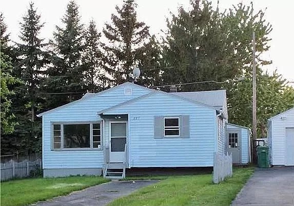 Foto principal - 227 Woodside Plz
