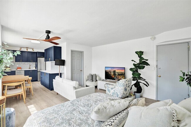 Building Photo - 6484 Indian Creek Dr