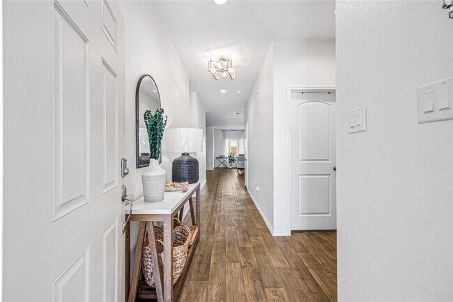 Foto del edificio - 22627 Petrizzi Ln