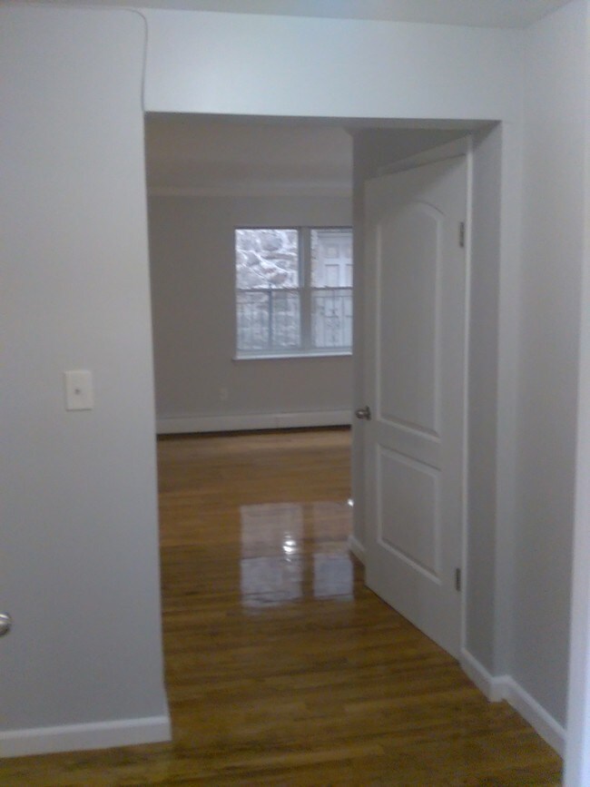 Building Photo - 3960 Bell Ave
