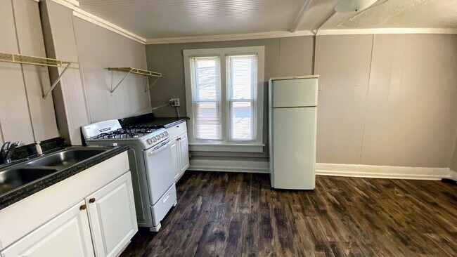 Foto del edificio - 652 Chatham St NW
