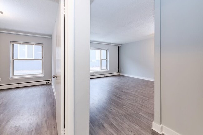 Building Photo - Parkline Flats