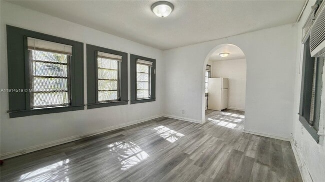 Building Photo - 444 SW 10th Ave