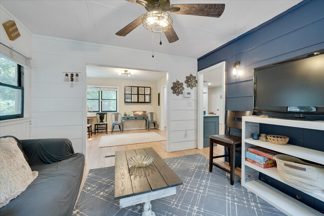 Foto del edificio - 409 Northclift Dr