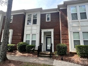 Building Photo - 819 Northeast Dr