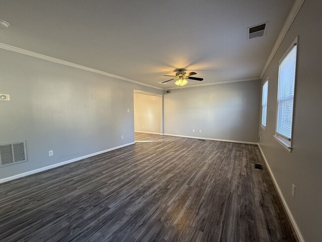 Foto del edificio - Tastefully Updated 4 Bedroom Home.