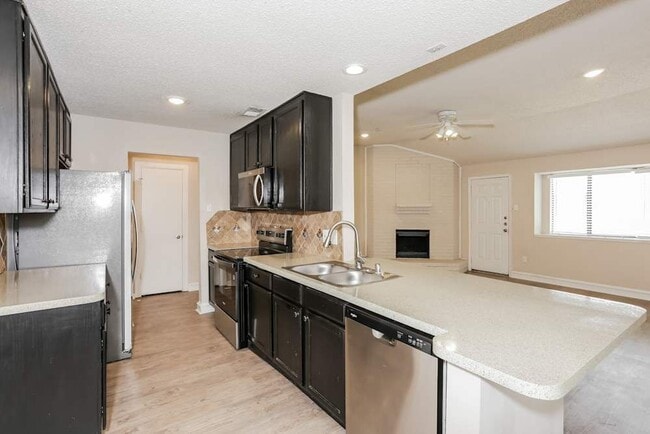 Building Photo - 2669 Claremont Dr