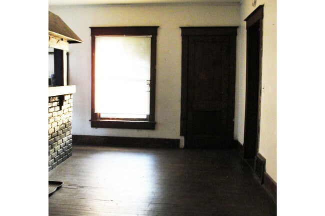 Building Photo - 9 N Salisbury St