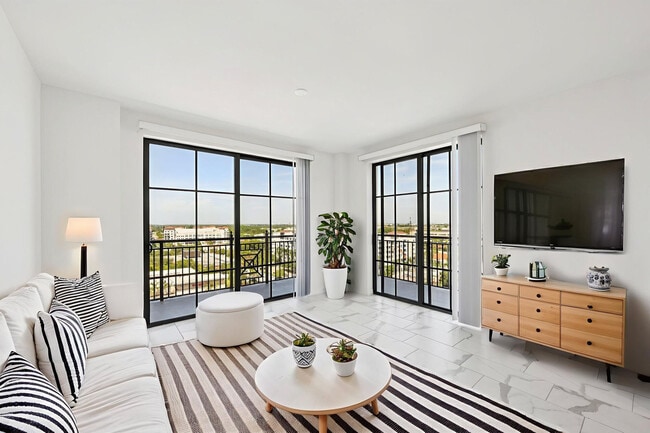 Building Photo - 101 Via Mizner