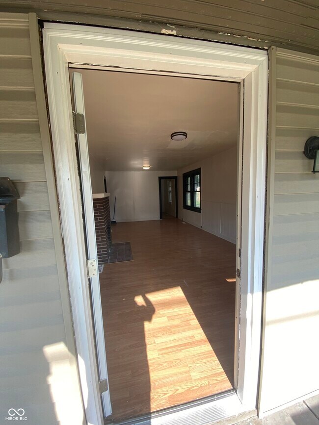 Foto del edificio - 1351 S Belmont Ave