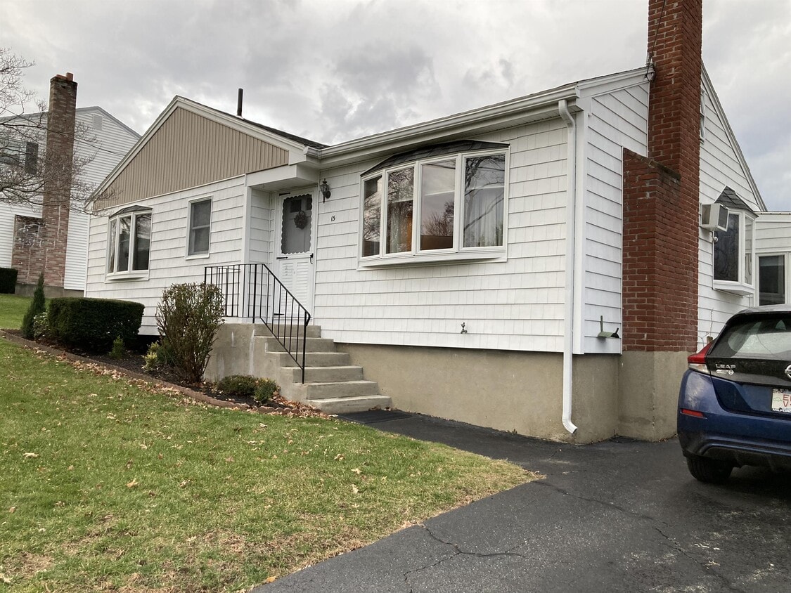 Primary Photo - 15 Highet Ave