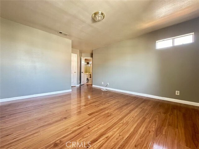 Foto del edificio - 920 N Unruh Ave