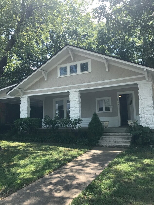 Foto principal - 4 Bed, 2 Bath Near UOM