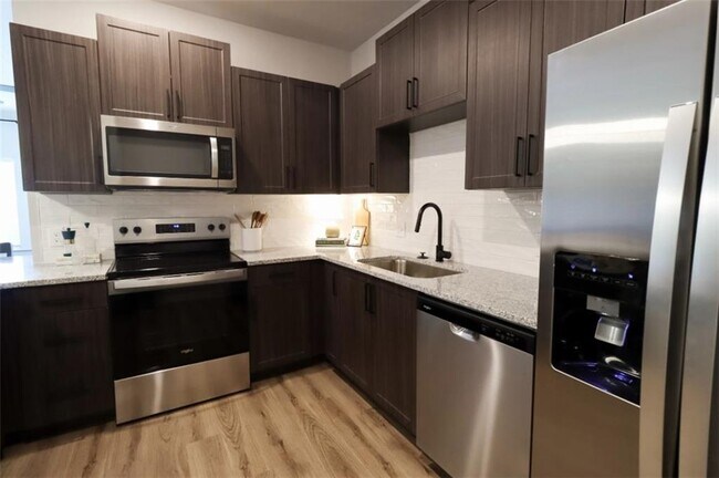 Foto del edificio - 300 Hwy 81