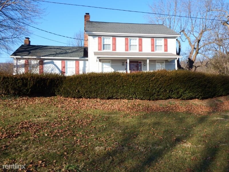 Primary Photo - 4 br, 2 bath House - 631 Airport Rd